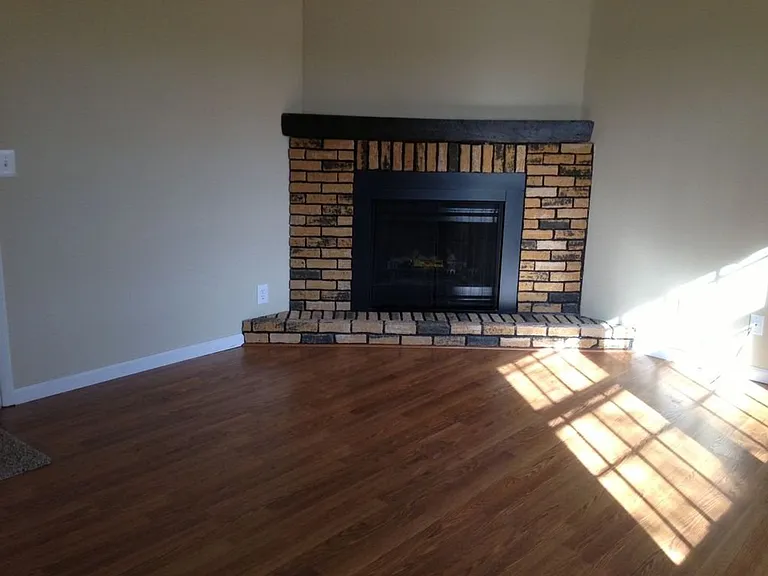 2303 Glenoak Dr — Photo 8