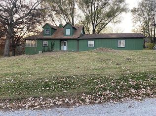 15 Elmwood Dr, Blue Grass, IA 52726