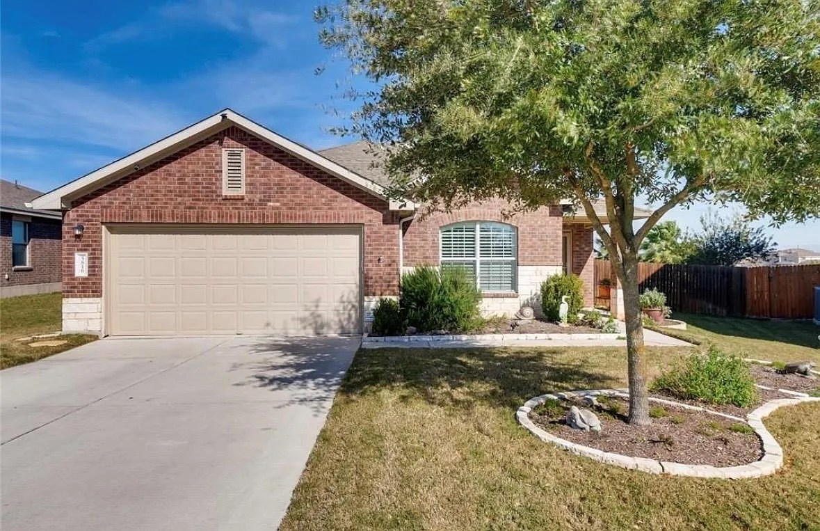 3 bed, 2.0 bath, 1704 sqft, $2,800 — Photo 4