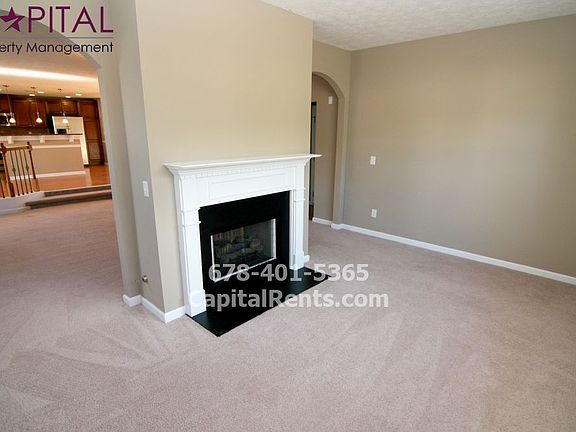 3rd image of 2214 Park Manor Vw