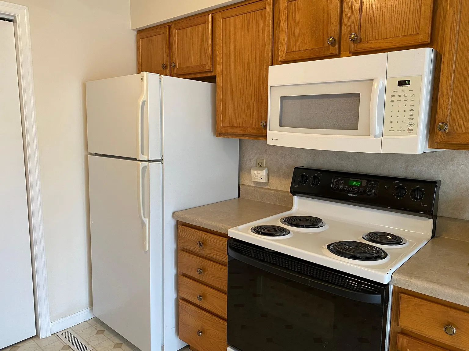 3 bed, 1000 sqft, $1,295 — Photo 3