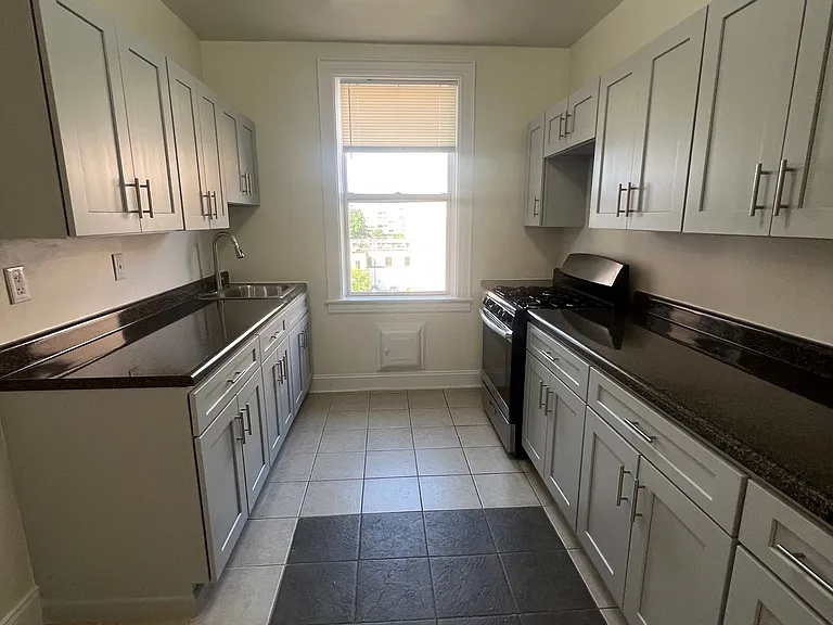 164 S Harrison Street — Photo 23