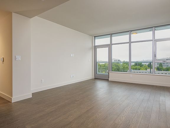 3rd image of 588 Bell St Unit 603