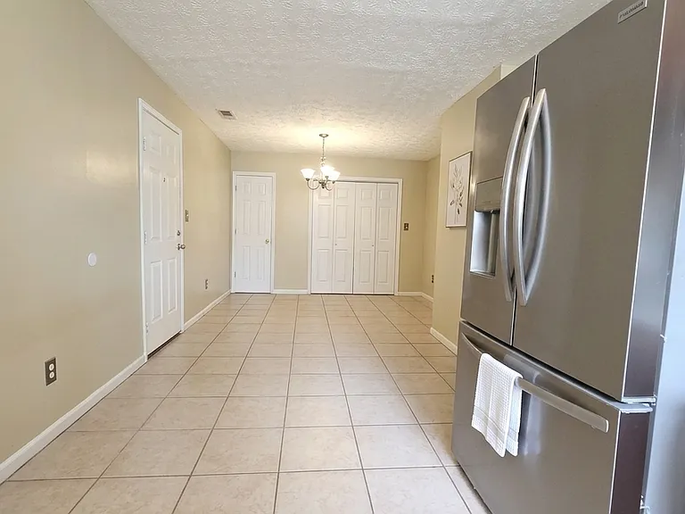 314 Country Club Dr — Photo 5