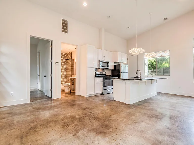 1404 Singleton Ave #B — Photo 7