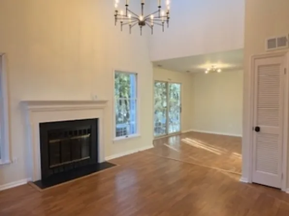 257 Kingbird Ct, Three Bridges, NJ 08887