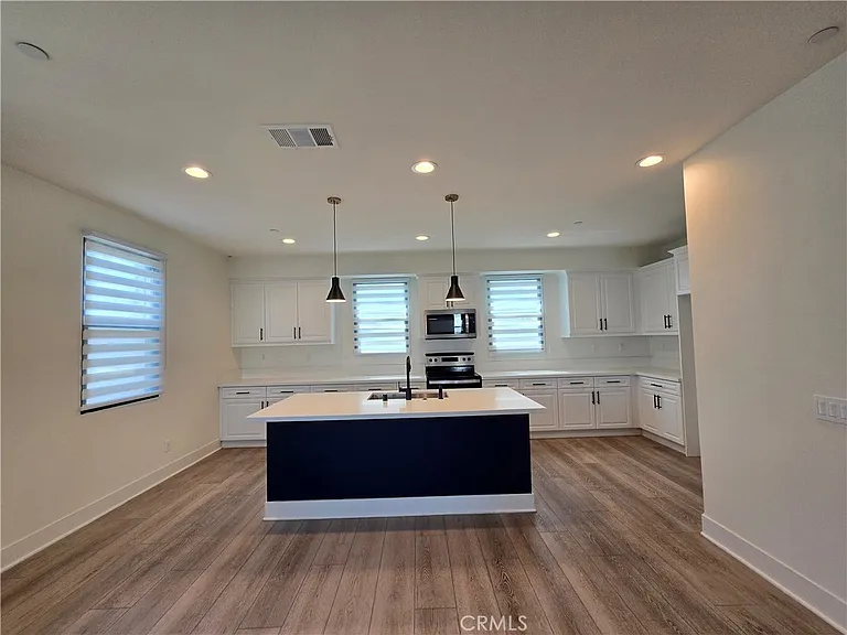 250 N Standard Ave — Photo 2