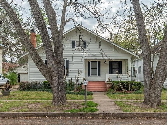 3rd image of 702 Olive St
