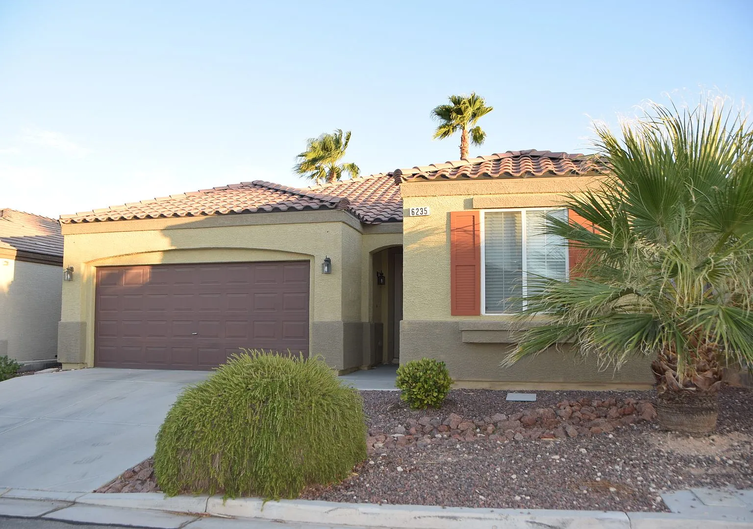 2bed/2ba Southwest Home - 1 Story In Gated Community With Pool Area And Spa — Photo 2
