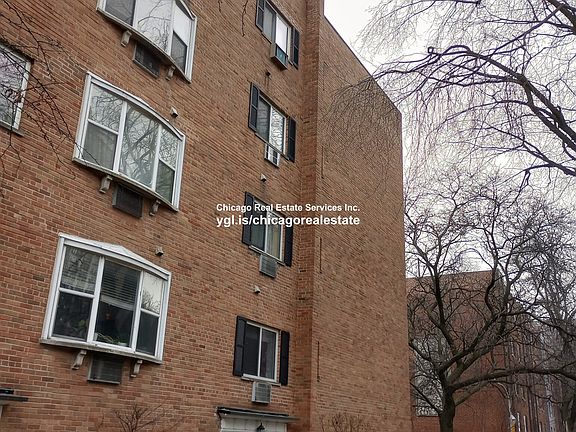 3rd image of 3825 N Pine Grove Ave APT 406
