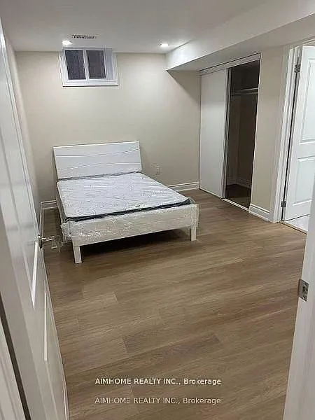 9 bed, $950 — Photo 2
