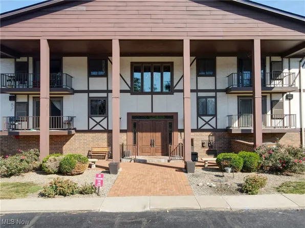 4849 Grace Rd Unit 121, North Olmsted, OH 44070