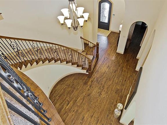 3rd image of 2710 Fountain Dr