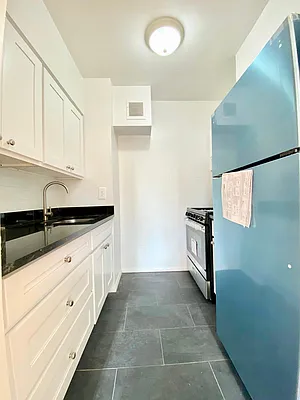 Rented by Zjama Realty Corp | media 4