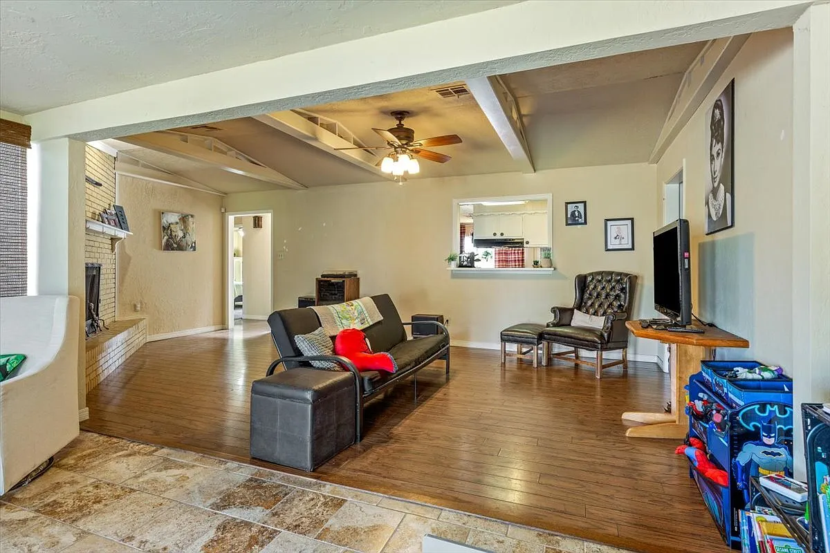2905 Northwest Templeton Terrace - 1 — Photo 4