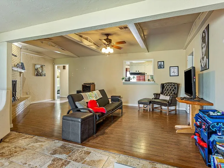 2905 NW Templeton Ter — Photo 21
