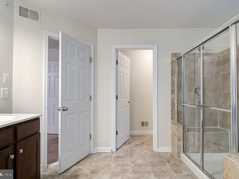 3401 Eagle Ridge Dr — Photo 32