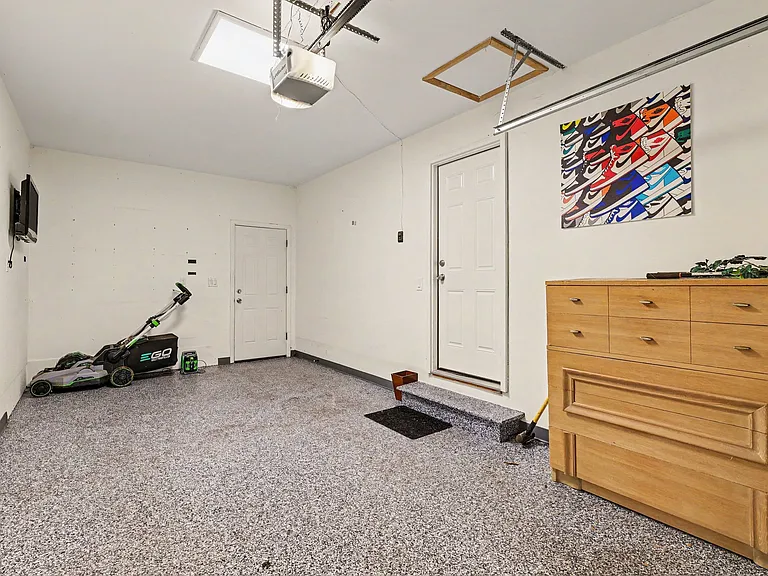 2854 S Yates St — Photo 25