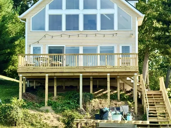 727 Treasure Island Dr, Mattawan, MI 49071