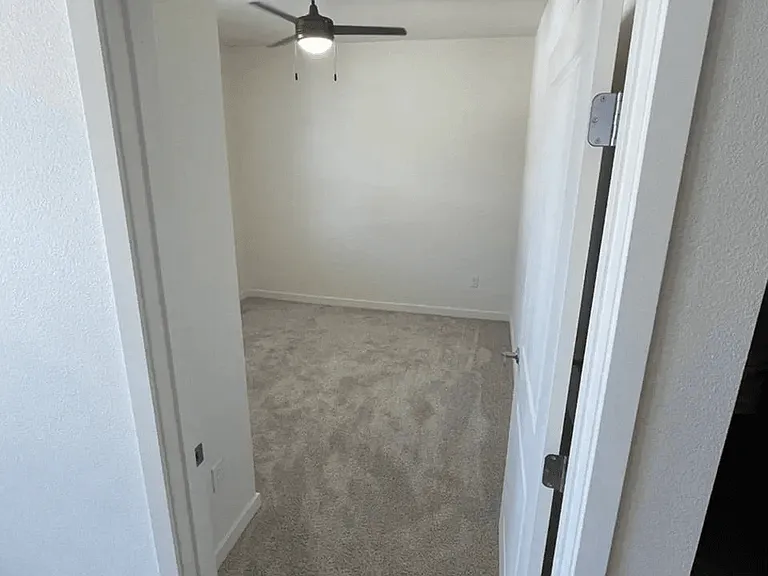 Range View Apartments — Photo 31