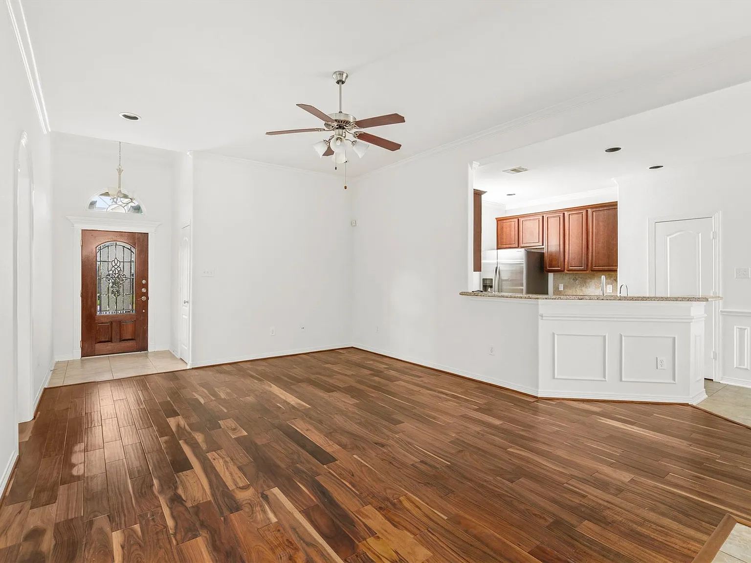 3 bed, 2.0 bath, 1396 sqft, $2,450 — Photo 4