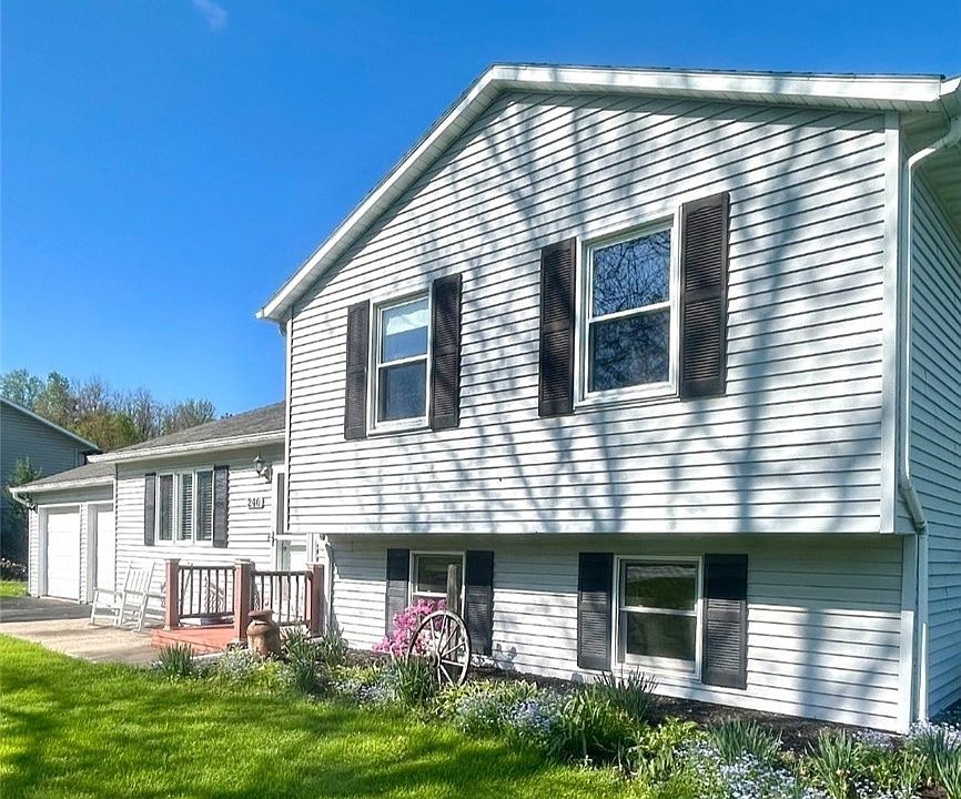 1st image of 240 Rosewood Cir
