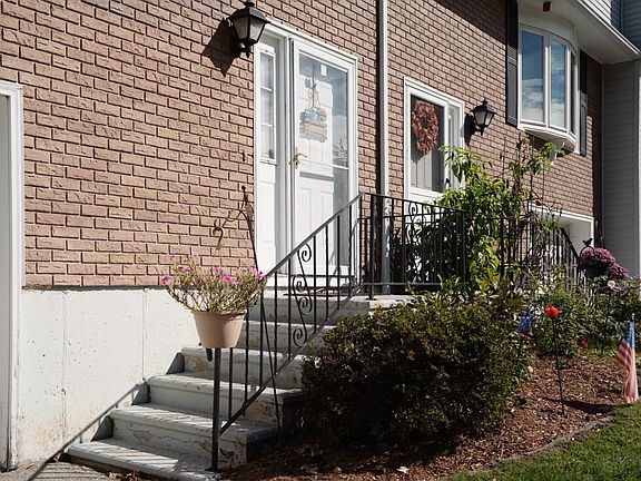 3rd image of 63 Plantation Rd Unit 63