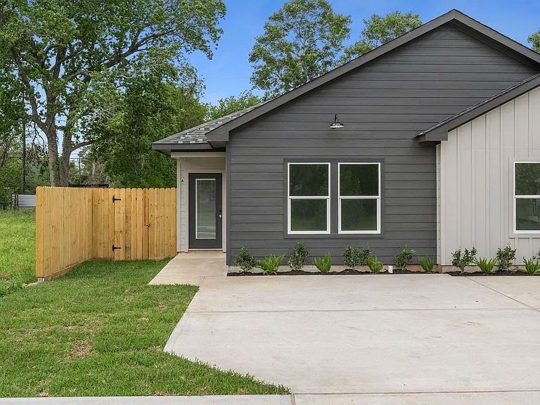 1026 Junell St #A — Photo 2