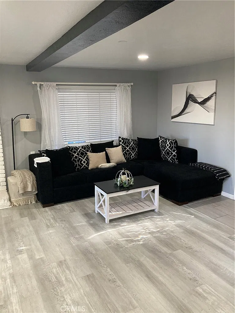 3 bed, 1920 sqft, $2,700 — Photo 2