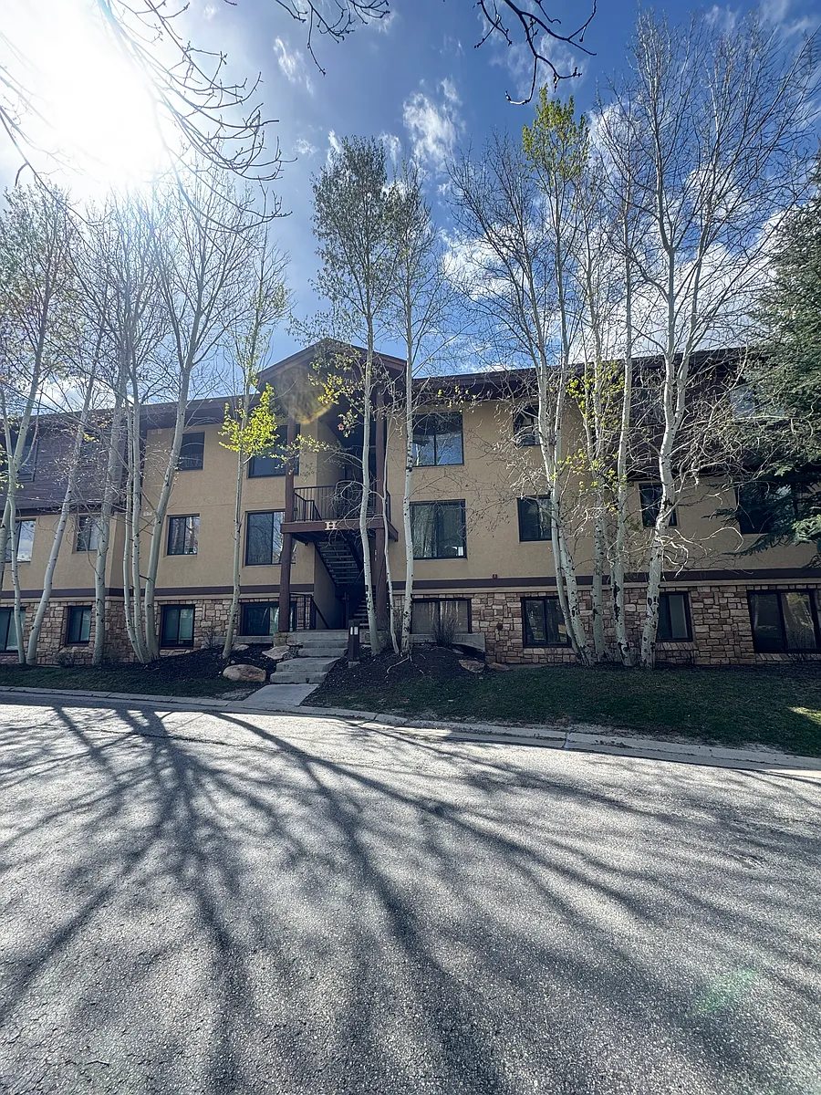 Photo 1 of 20 - 1600 Pinebrook Blvd #H1 - Park City, UT Primary Photo - 1600 Pinebrook Blvd #H1