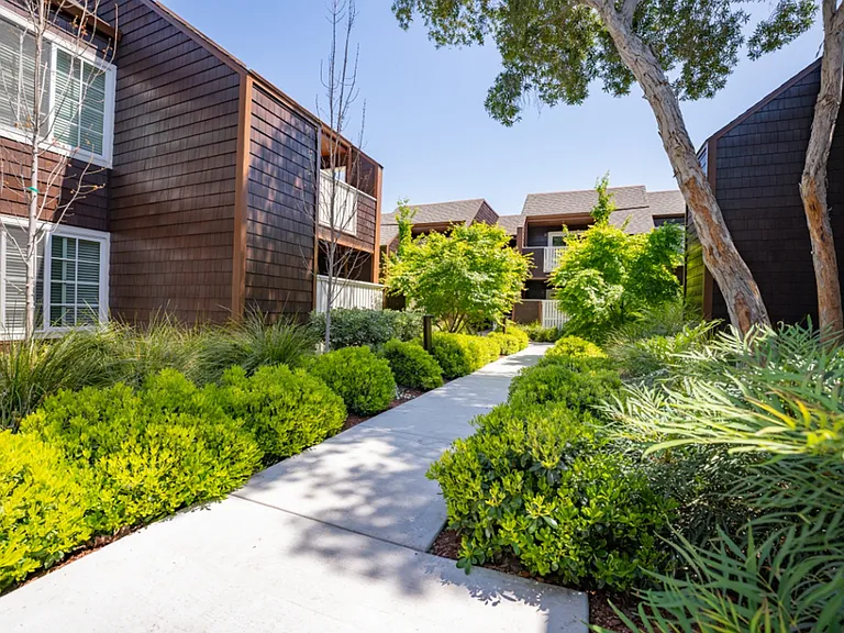 Grove Apartments — Photo 40