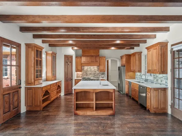 2113 Castle View Rd, Mansfield, TX 76063