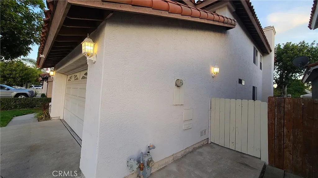 4 bed, 2000 sqft, $4,299 — Photo 3