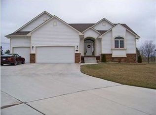510 Autumn Glen Ct, Newton, KS 67114