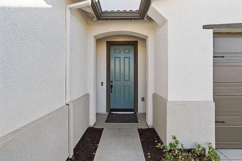 3 bed, 3.0 bath, 2558 sqft, $3,200 — Photo 3