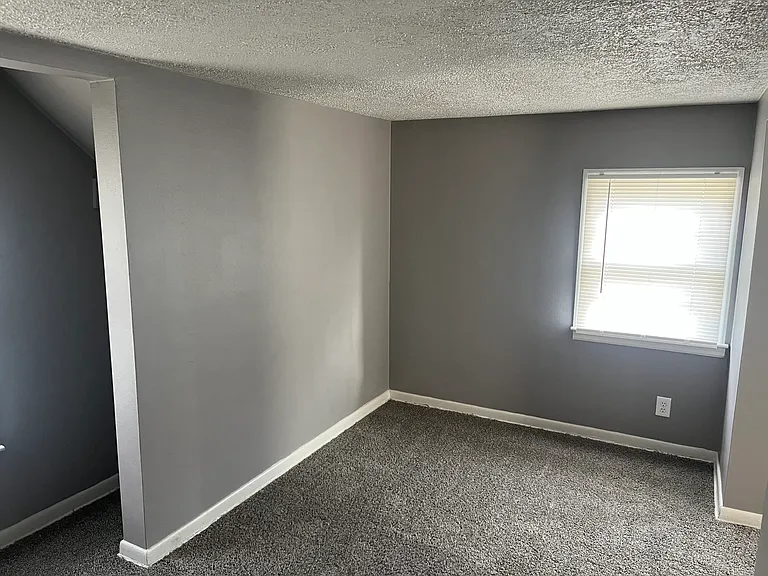 235 E Reynolds St #4 — Photo 8