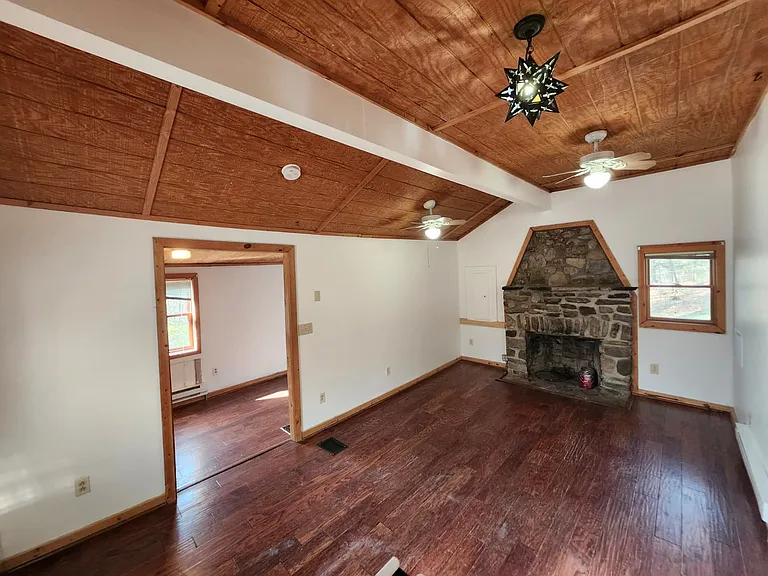 5 Woodland Cir S — Photo 4