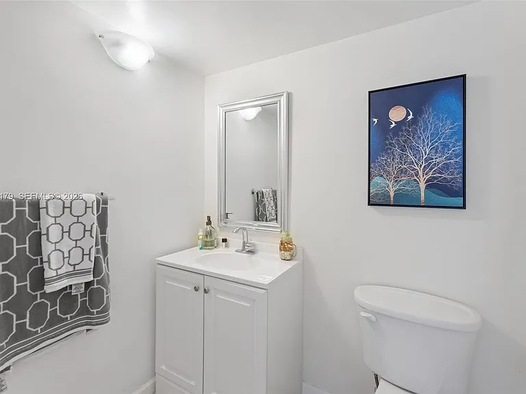 900 Bay Dr #421 — Photo 8
