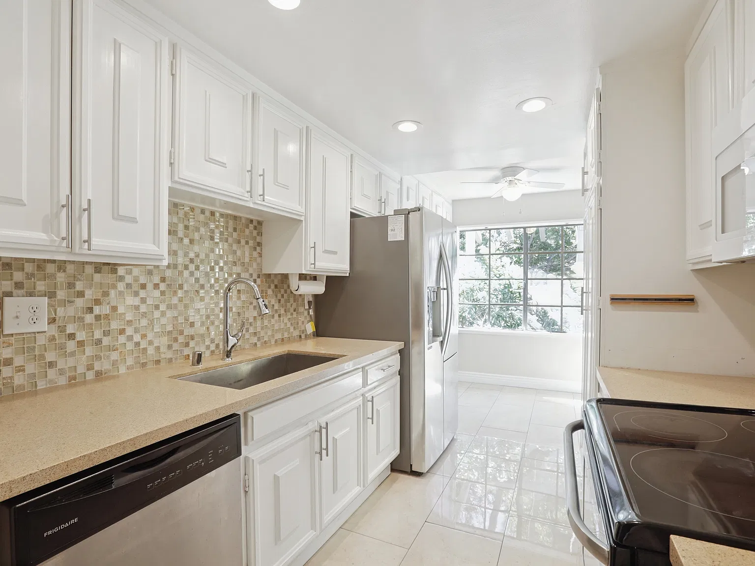 2 bed, 1223 sqft, $3,500 — Photo 2
