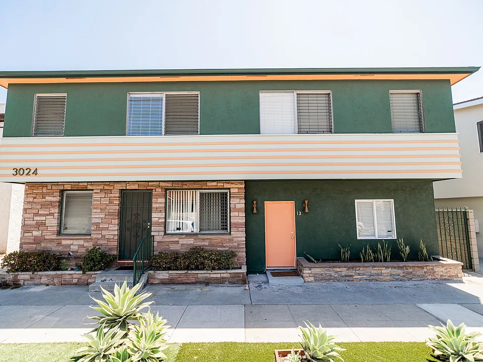 3024 E 3rd Street - la Re 1 Llc