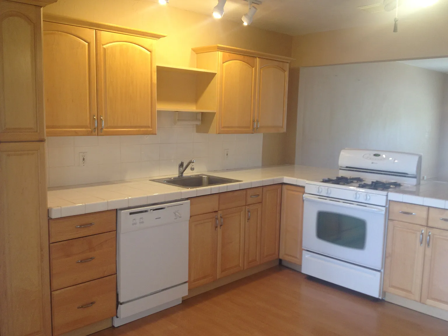 2 bed, 850 sqft, $2,500 — Photo 4