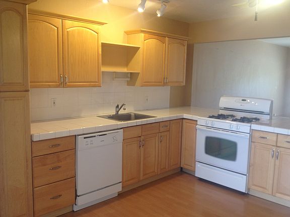 4th image of 3228 Clairemont Dr #3228