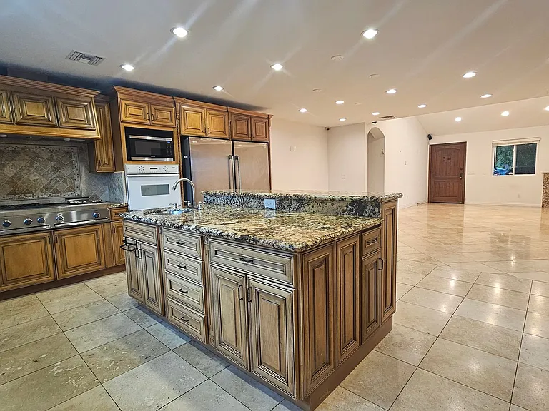 4940 Dobkin Ave — Photo 4