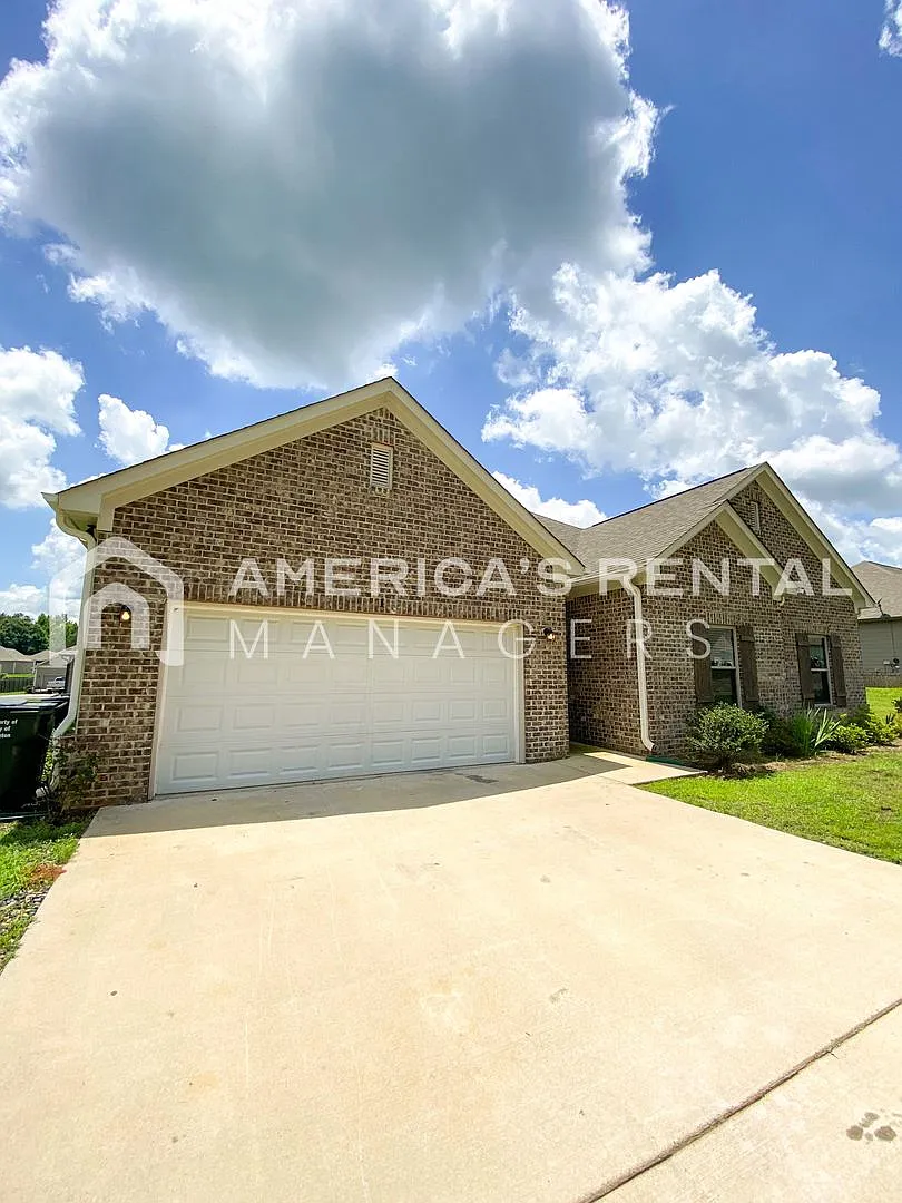 Home for Rent in Clanton, AL! — Photo 3