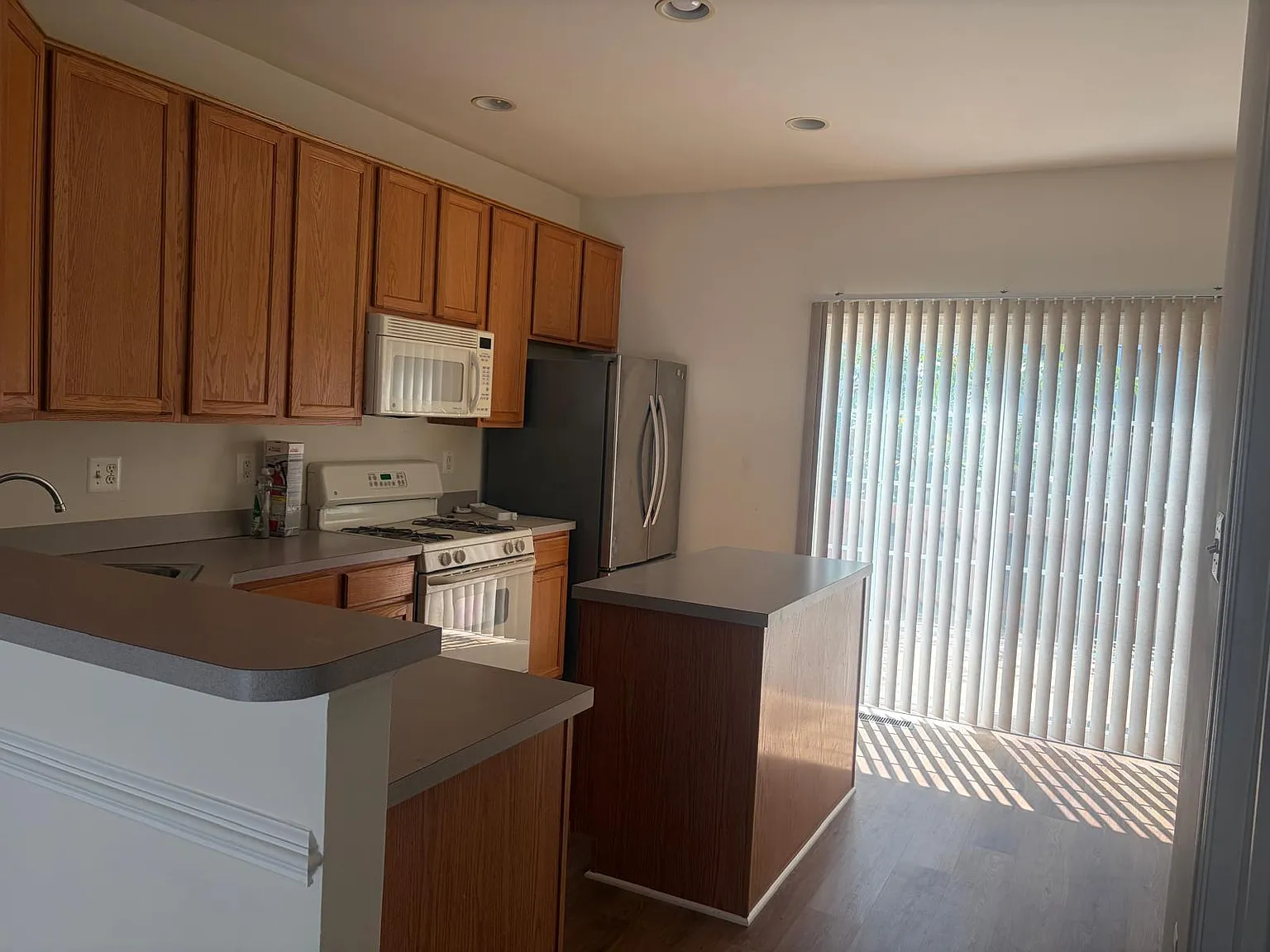3 bed, 2.5 bath, 1650 sqft, $2,750 — Photo 3