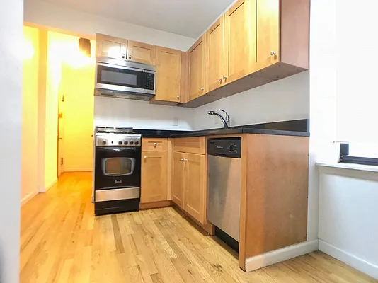 Rented by Bohemia Realty Group | media 2