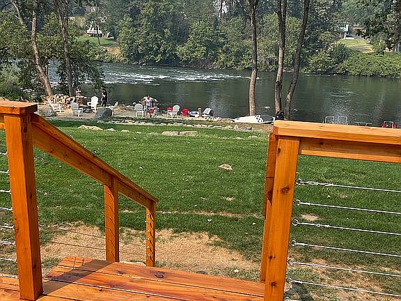 5th image of 2520 Rogue River Hwy