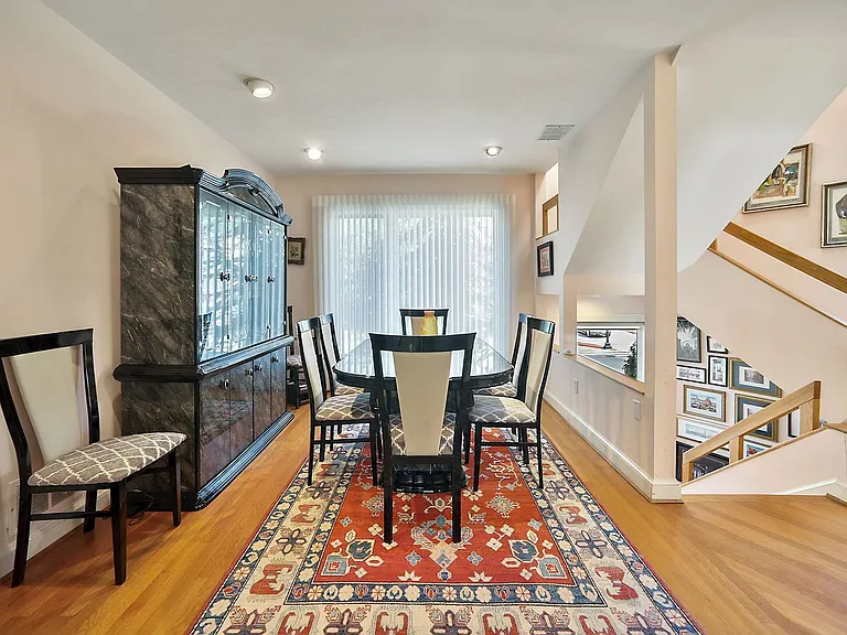 837 New Hampshire Ave NW — Photo 8