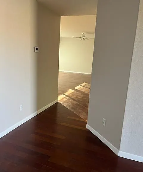 11086 Hillsborough Ct — Photo 3