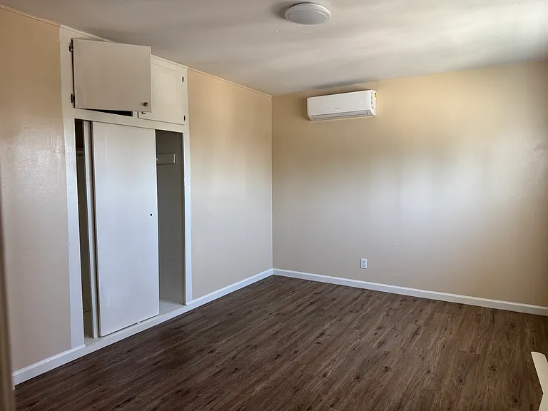 2658 N Humbert Ave — Photo 11